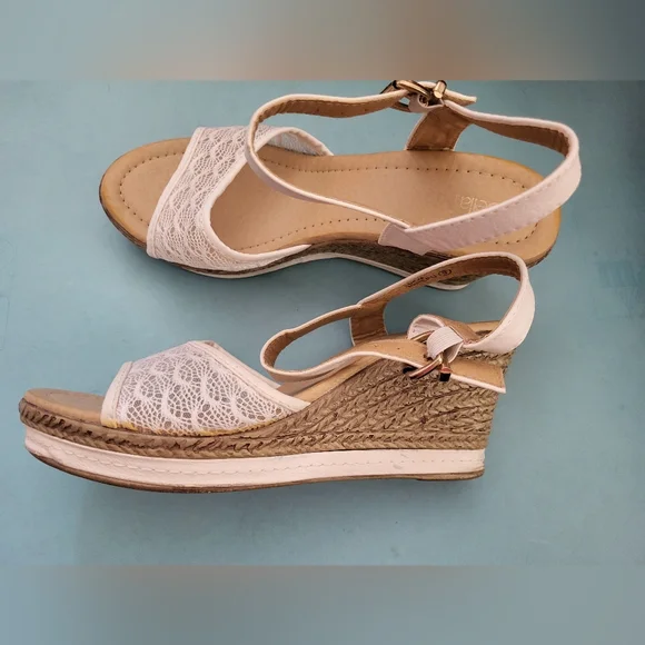 Pretty White Lace Wedge Sandals sz 10 - Picture 2 of 5